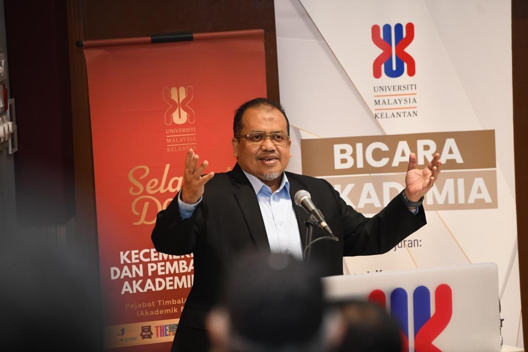 Program Bicara Akademia Bersama Profesor Dr. Huzili bin Hussin, Timbalan Naib Canselor (Akademik dan  Antarabangsa) 